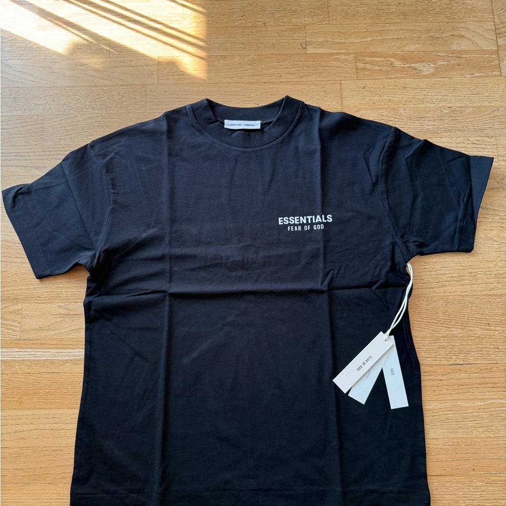 Fear of God Essentials Jet Black T-Shirt – Summer 2025 Collection Size Small